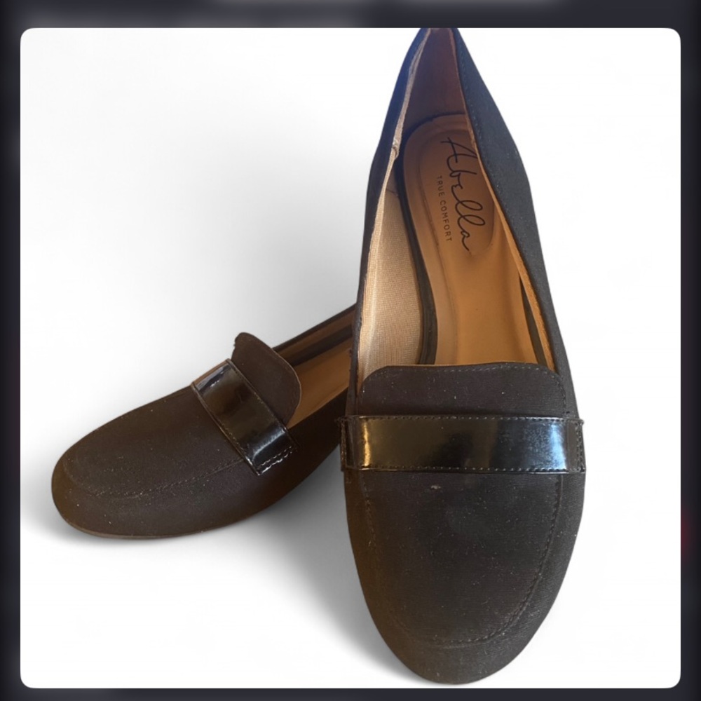 Abella Women's Classic Black Loafers
